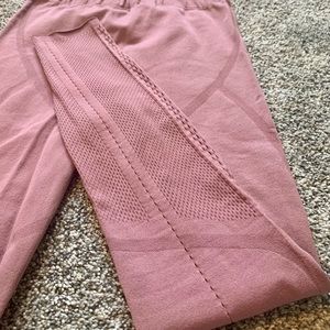 Seamless Fabletics Leggings
